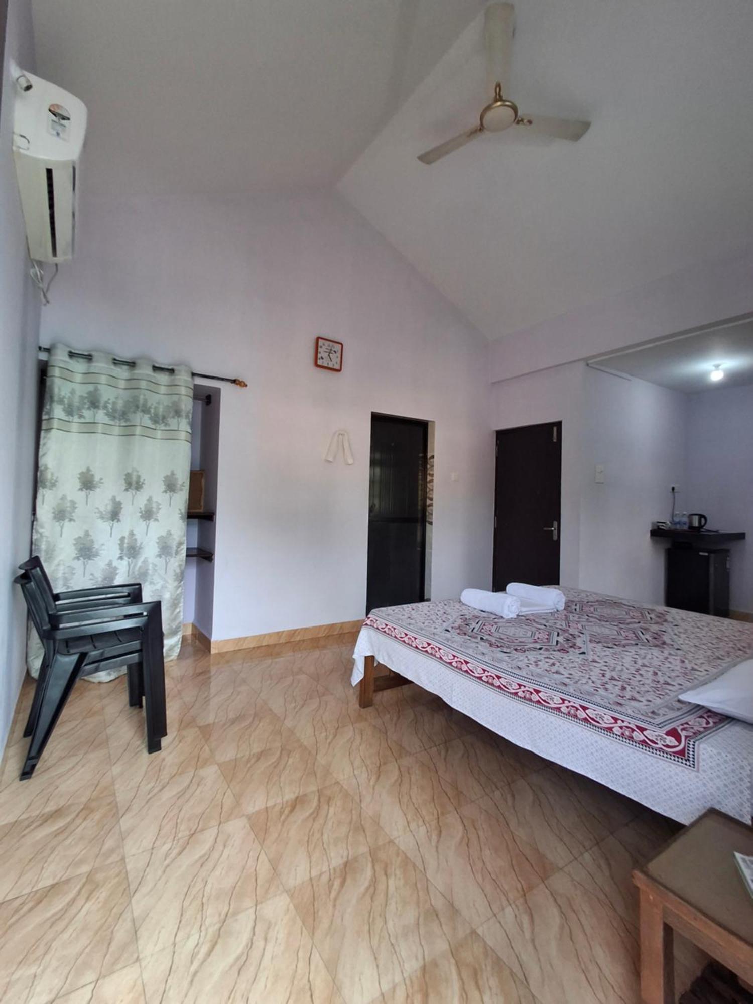 Lobo'S Guesthouse Cavelossim Ngoại thất bức ảnh